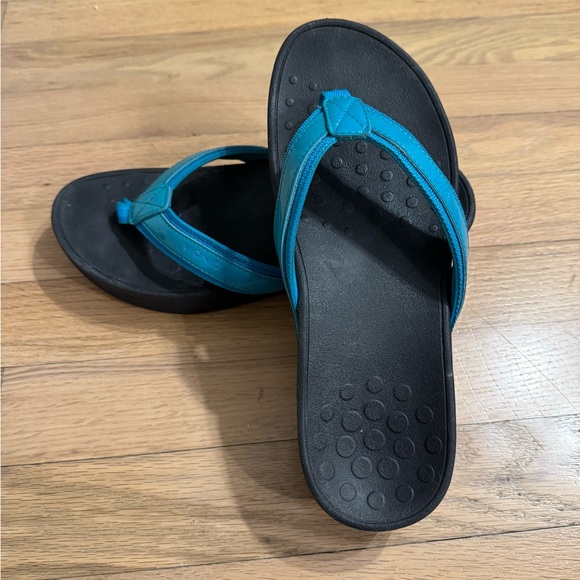 Vionic Black and Teal Flip Flops - Picture 4 of 9